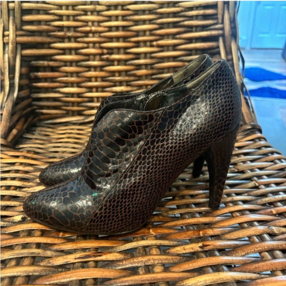 HOLIDAY MARKDOWN! LIKE BRAND NEW! SAM EDELMAN HIGH HEEL SHOE BOOTIES SIZE 8